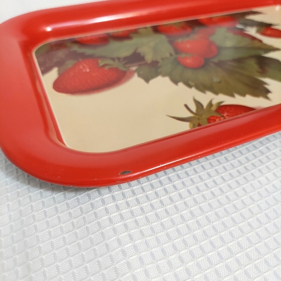 Vintage Metal Serving Tray Red Strawberries Green Leaves Country Farmhou… - Picture 3 of 8